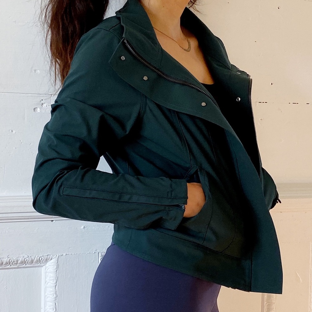 LuLulemon fuel green seize the day jacket size 10